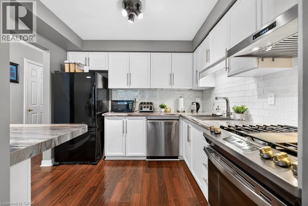 44 FRANCES Avenue Unit# 11 #11