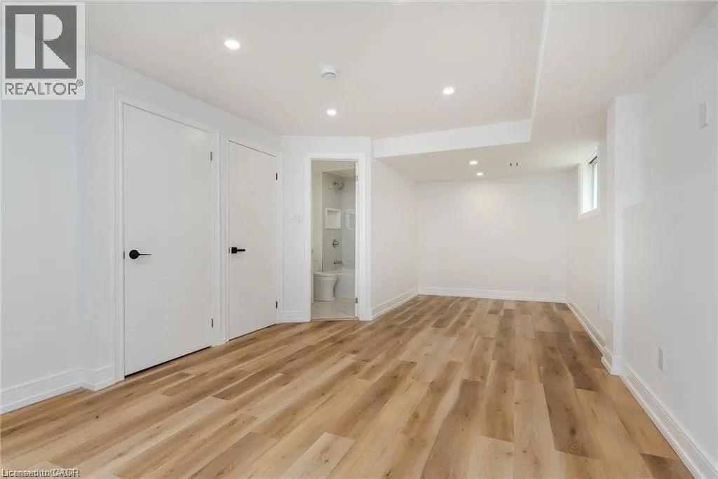 629 SETTLERSFIELD Court Unit# B #B