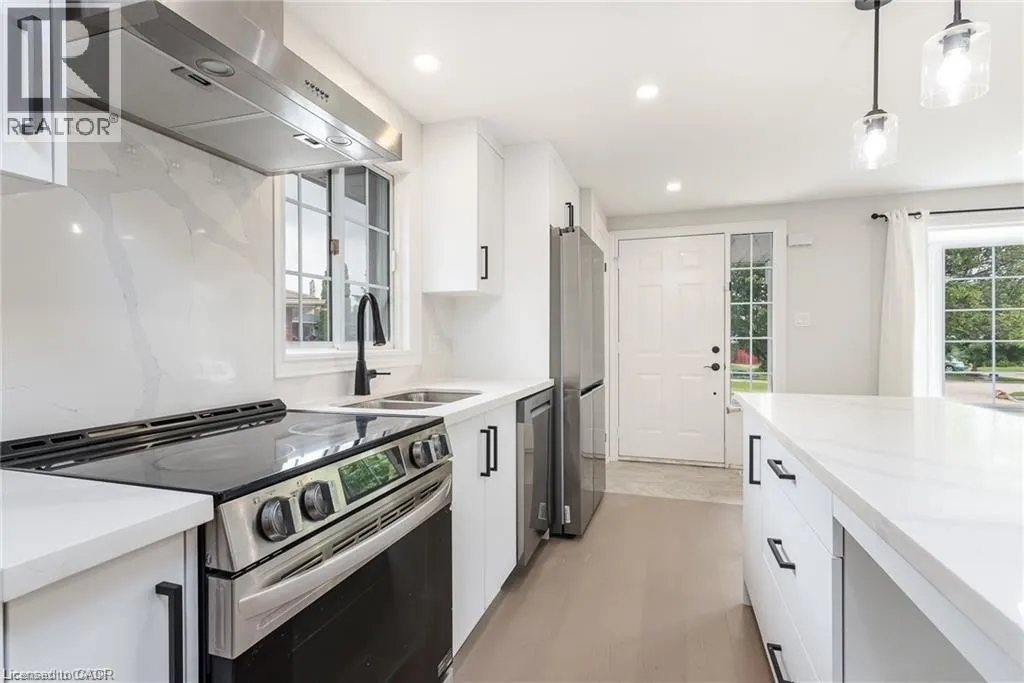 629 SETTLERSFIELD Court Unit# B #B