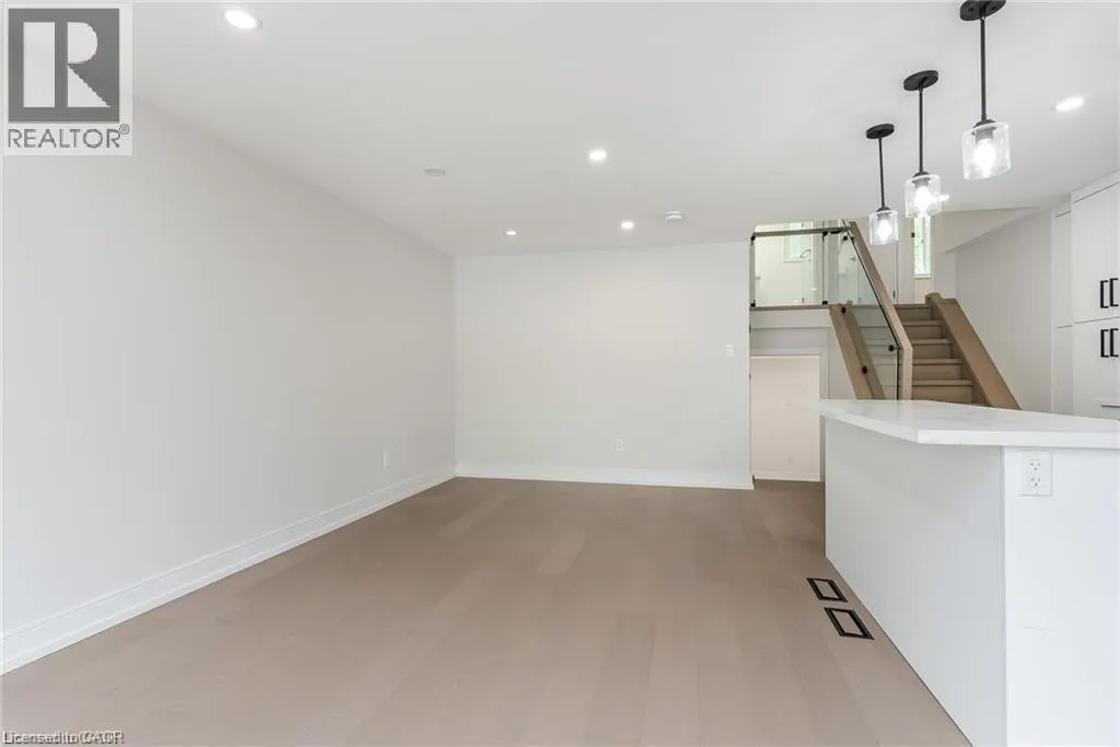 629 SETTLERSFIELD Court Unit# B #B