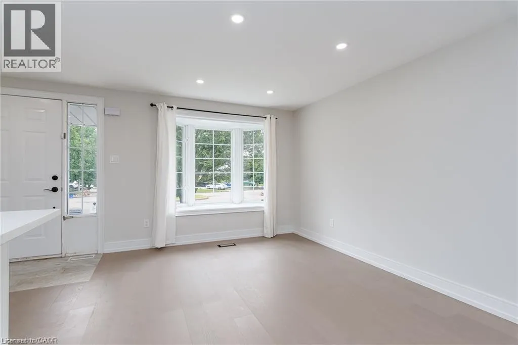 629 SETTLERSFIELD Court Unit# B #B