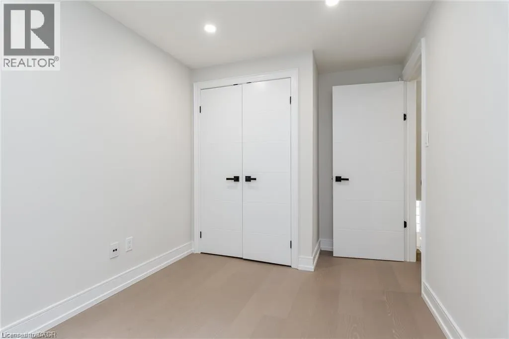 629 SETTLERSFIELD Court Unit# B #B