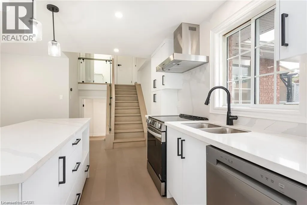 629 SETTLERSFIELD Court Unit# B #B