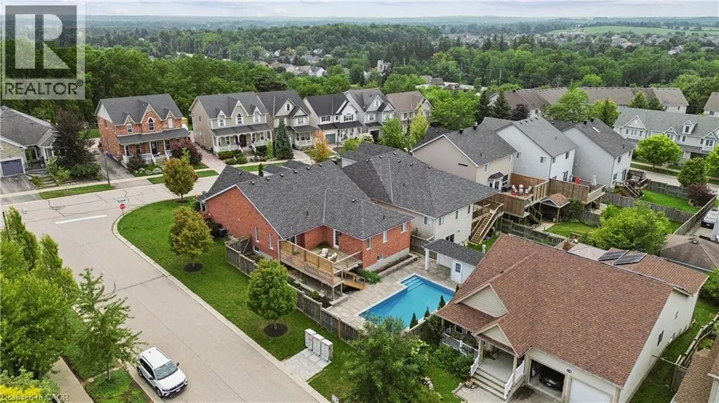 236 RIDGE TOP Crescent