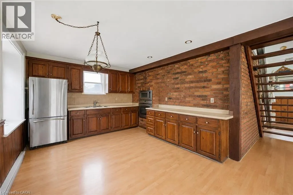 36 ELGIN Street E