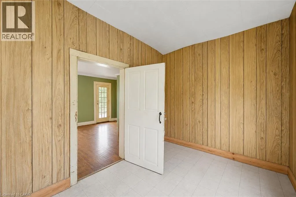 36 ELGIN Street E