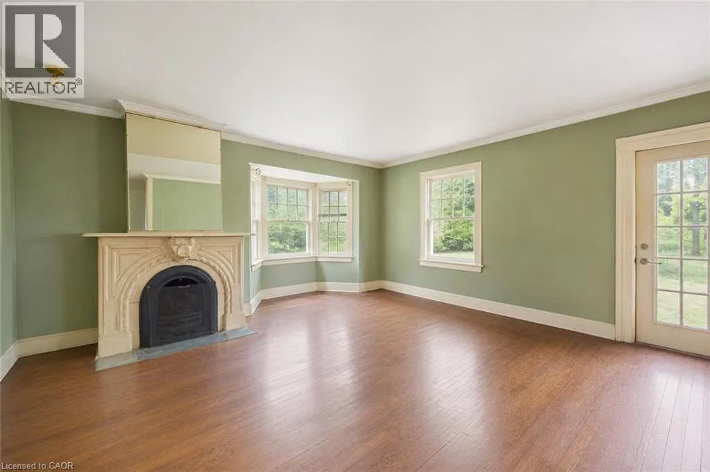 36 ELGIN Street E