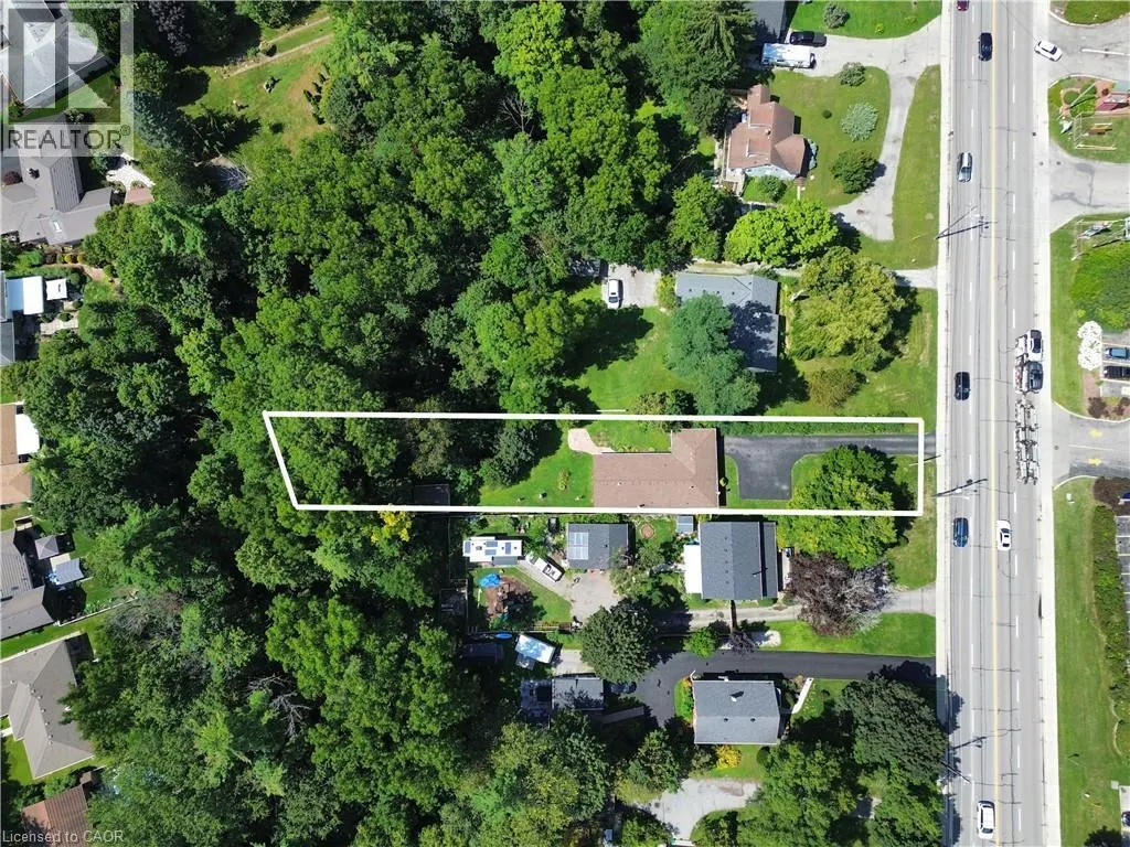 90 QUEENSWAY E