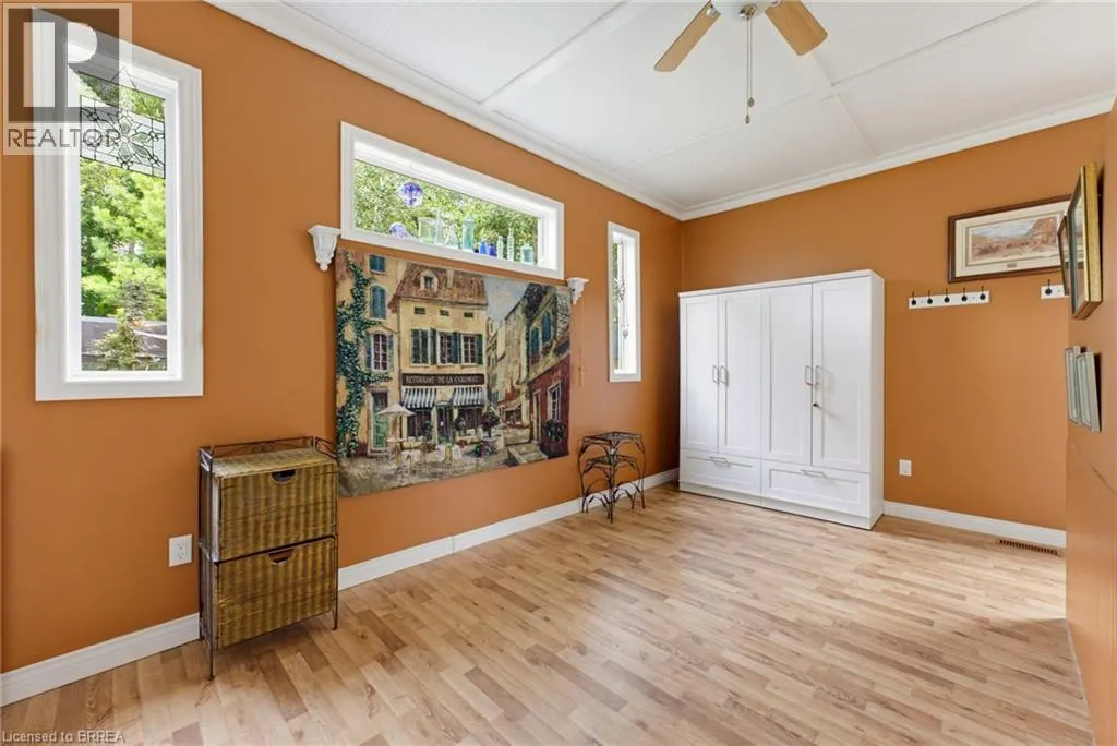 46 GARDEN Crescent