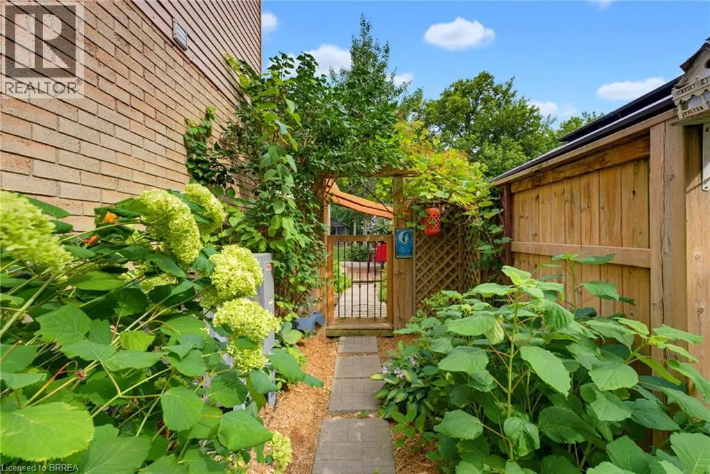 46 GARDEN Crescent