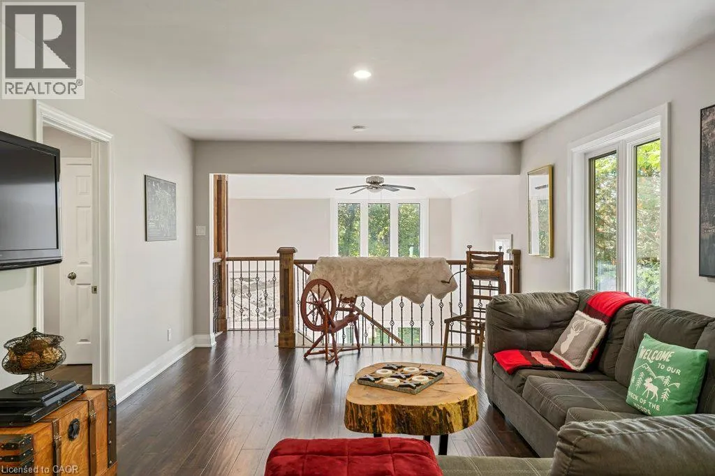 8 15TH Avenue