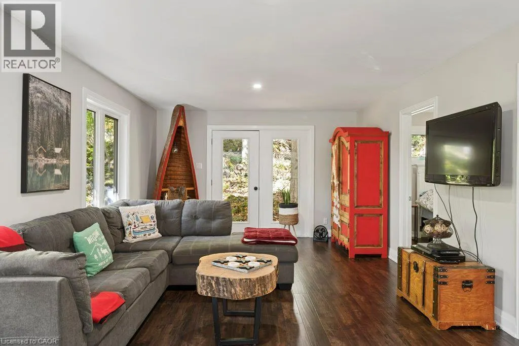 8 15TH Avenue