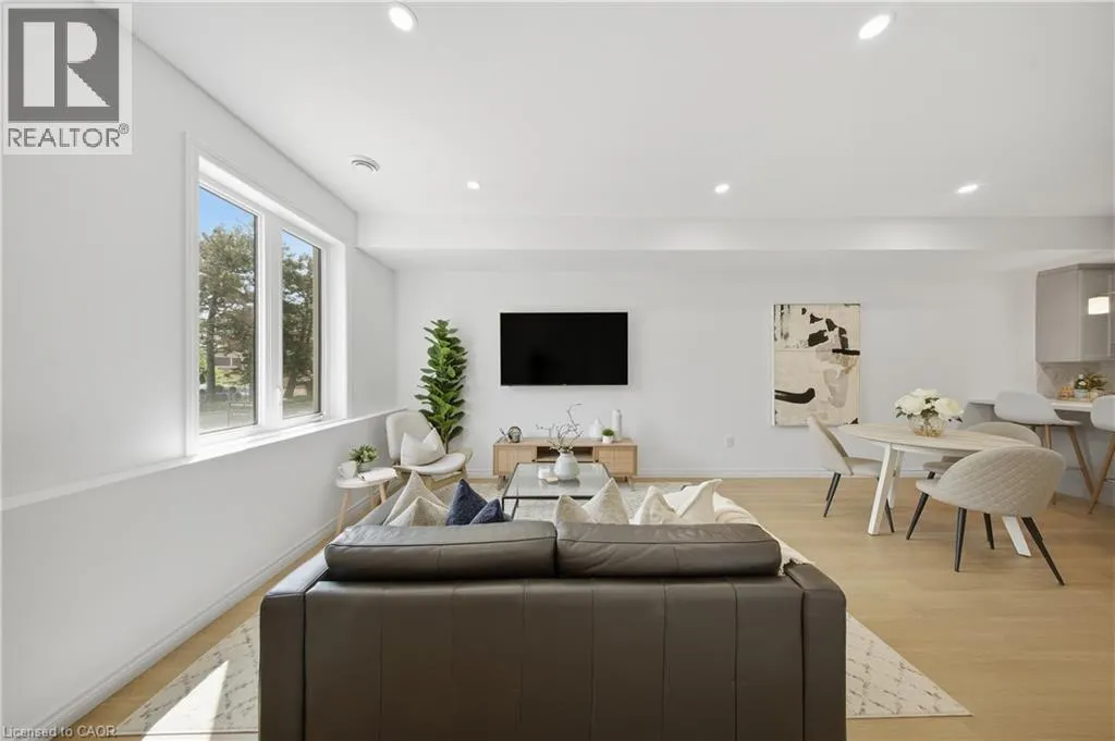 2 SLESSOR Boulevard Unit# 10 #10