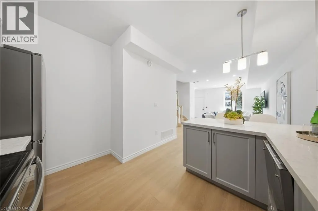 2 SLESSOR Boulevard Unit# 10 #10