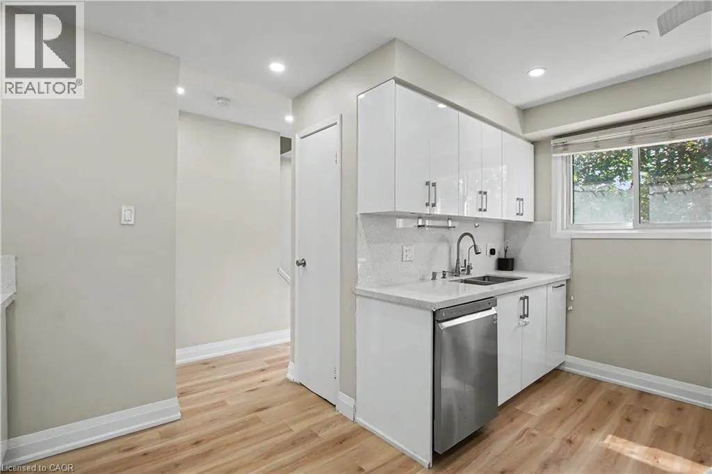 4 SEAFORTH Court