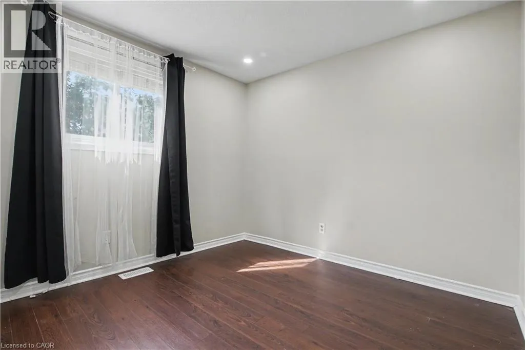 4 SEAFORTH Court