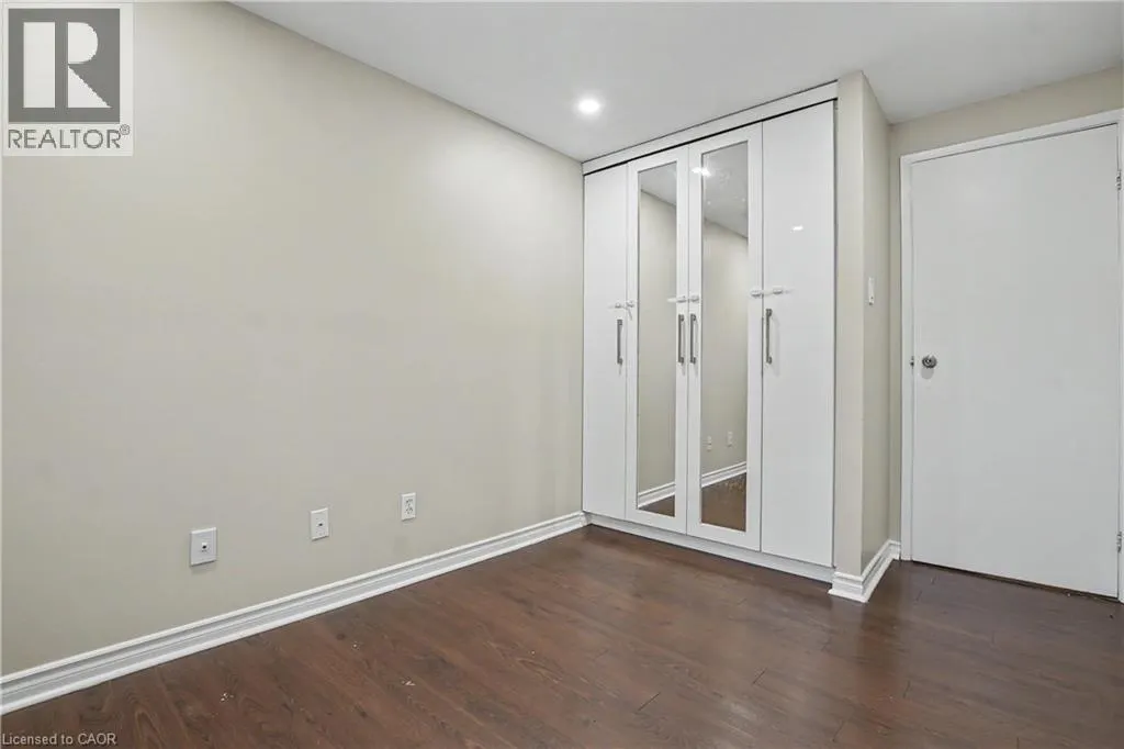 4 SEAFORTH Court