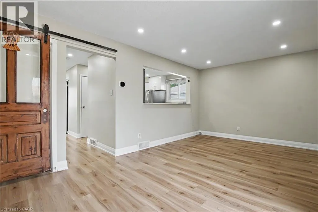 4 SEAFORTH Court