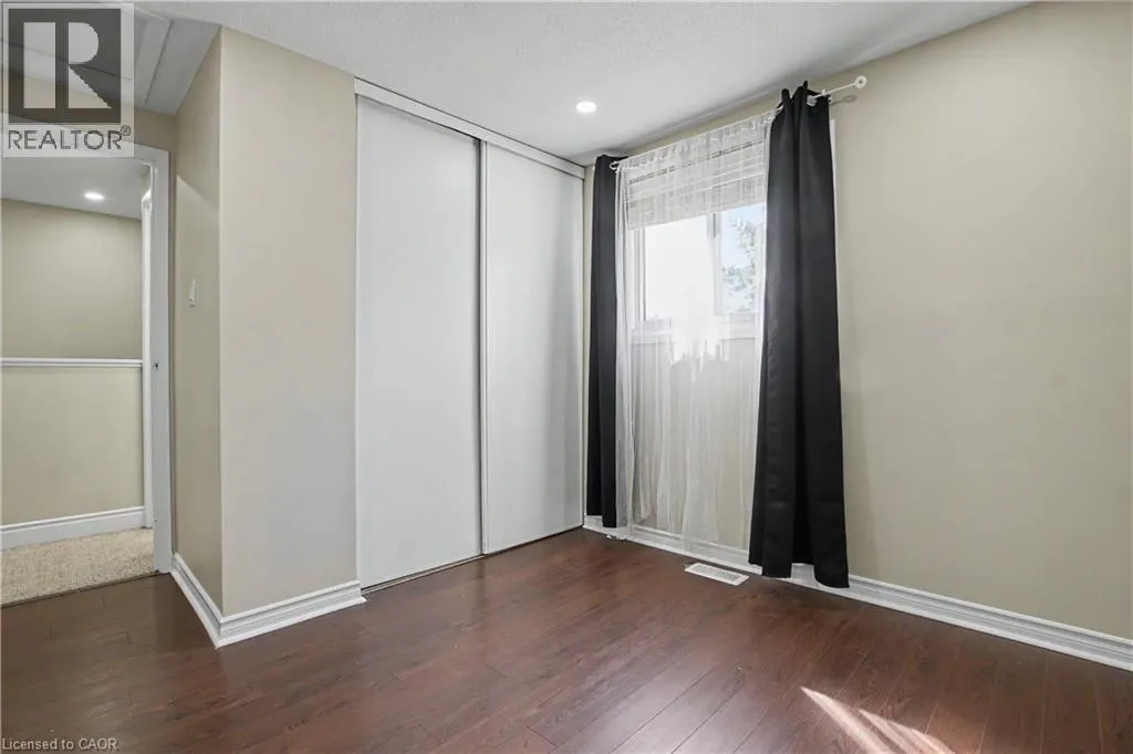 4 SEAFORTH Court