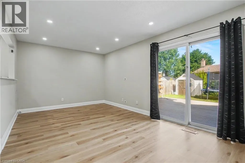 4 SEAFORTH Court