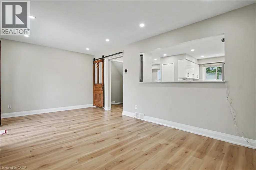 4 SEAFORTH Court
