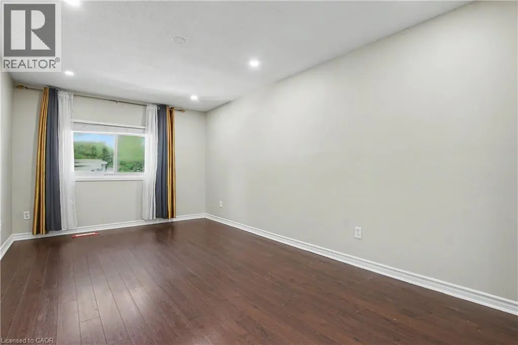 4 SEAFORTH Court