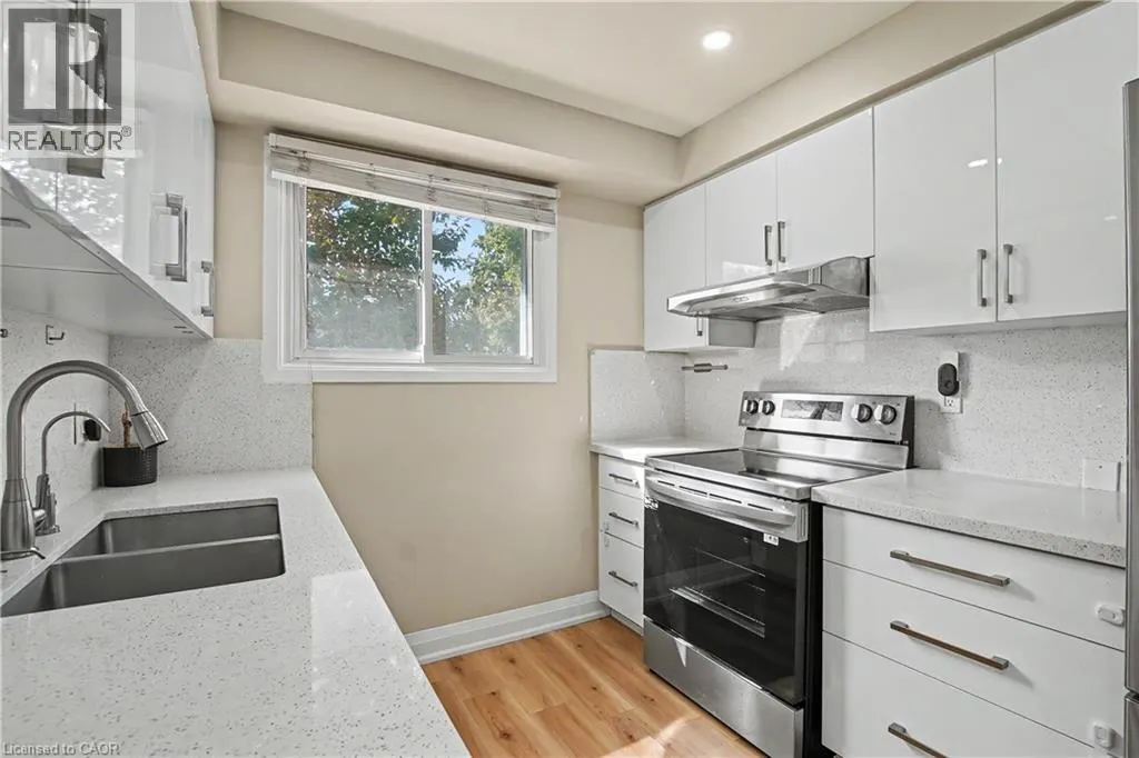 4 SEAFORTH Court