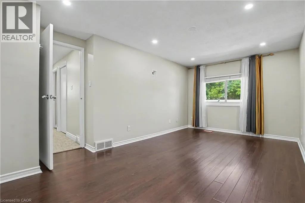 4 SEAFORTH Court