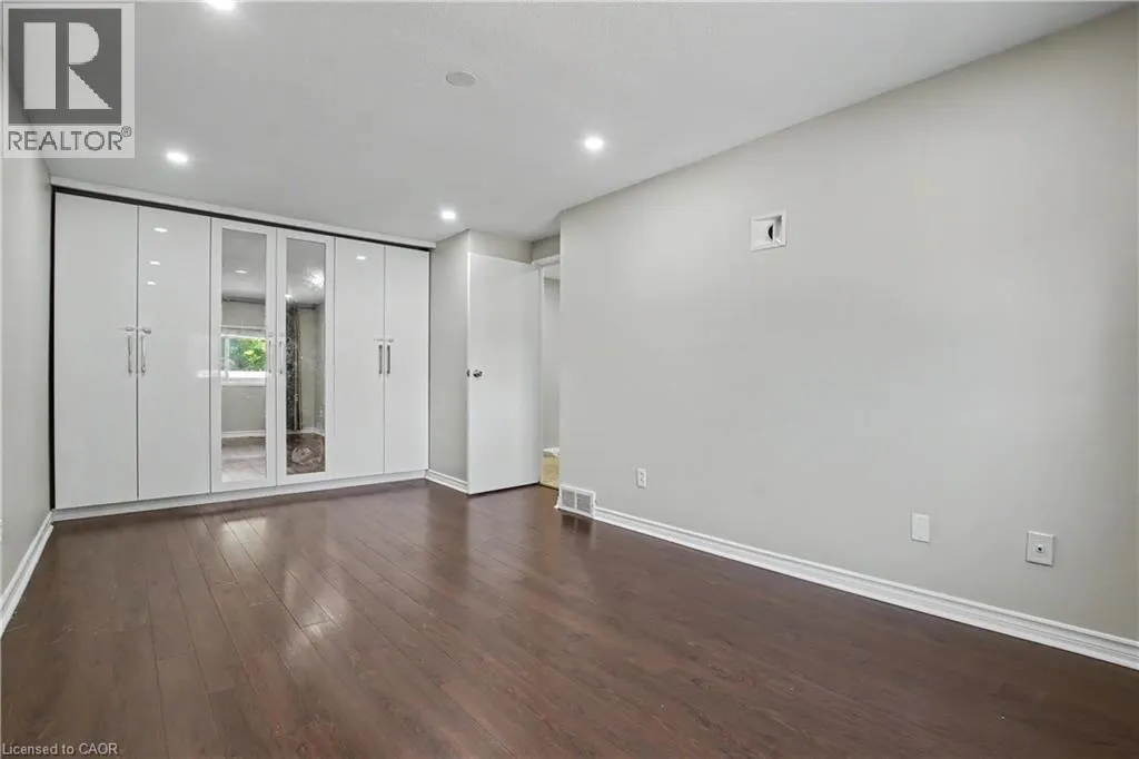 4 SEAFORTH Court