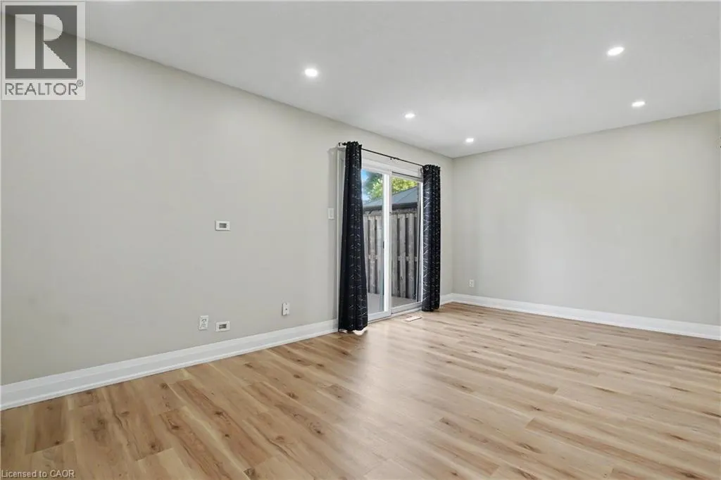 4 SEAFORTH Court