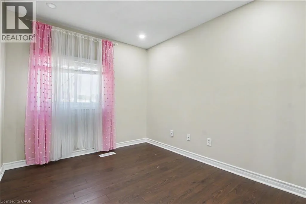 4 SEAFORTH Court