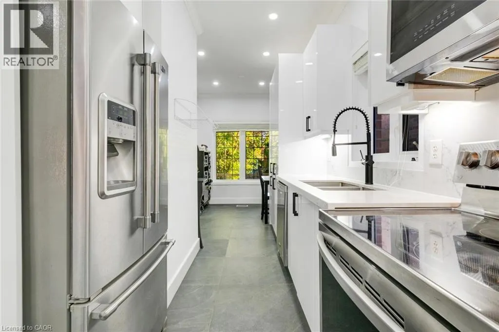 33 PANORAMA Way