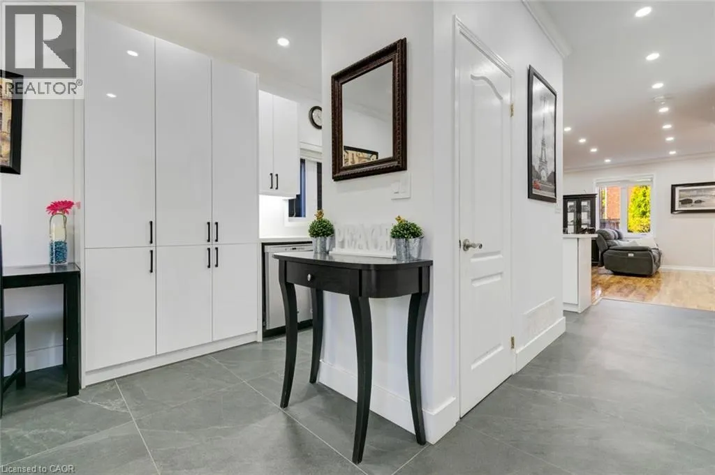 33 PANORAMA Way