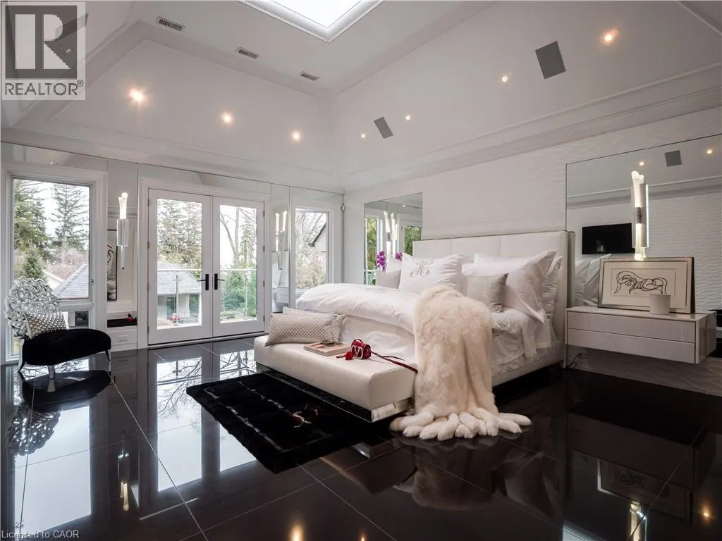 15 CHARTWELL Road