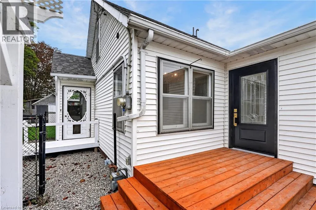 6 MOHAWK POINT Road
