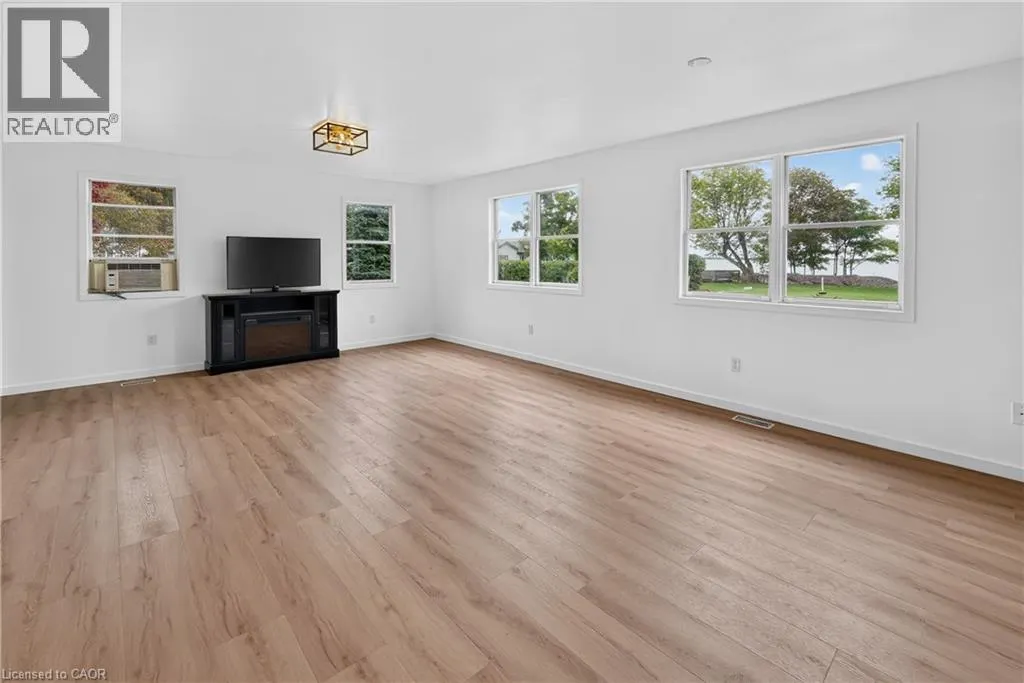 6 MOHAWK POINT Road