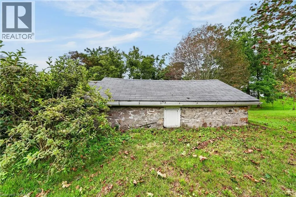 6 MOHAWK POINT Road