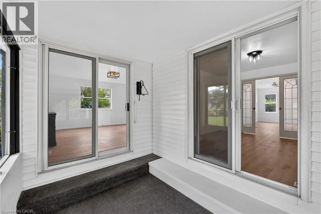 6 MOHAWK POINT Road