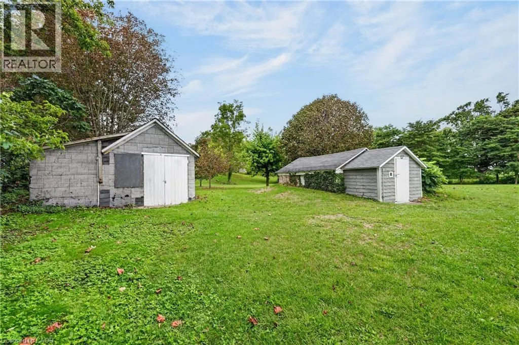 6 MOHAWK POINT Road
