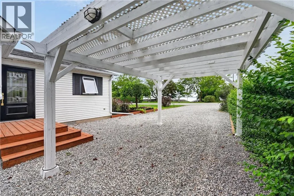 6 MOHAWK POINT Road