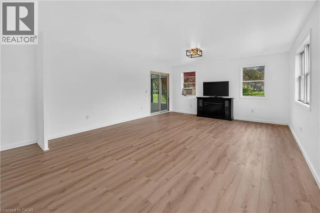 6 MOHAWK POINT Road