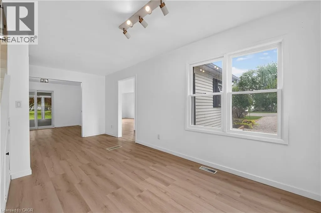 6 MOHAWK POINT Road