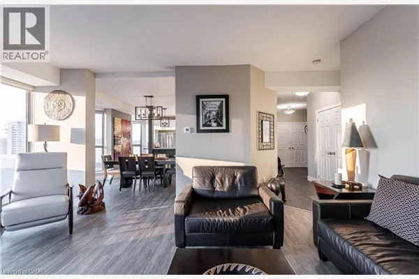 67 CAROLINE Street S Unit# 17C