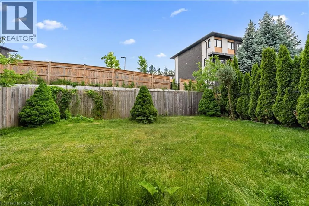 4 CLAIRFIELDS Drive W