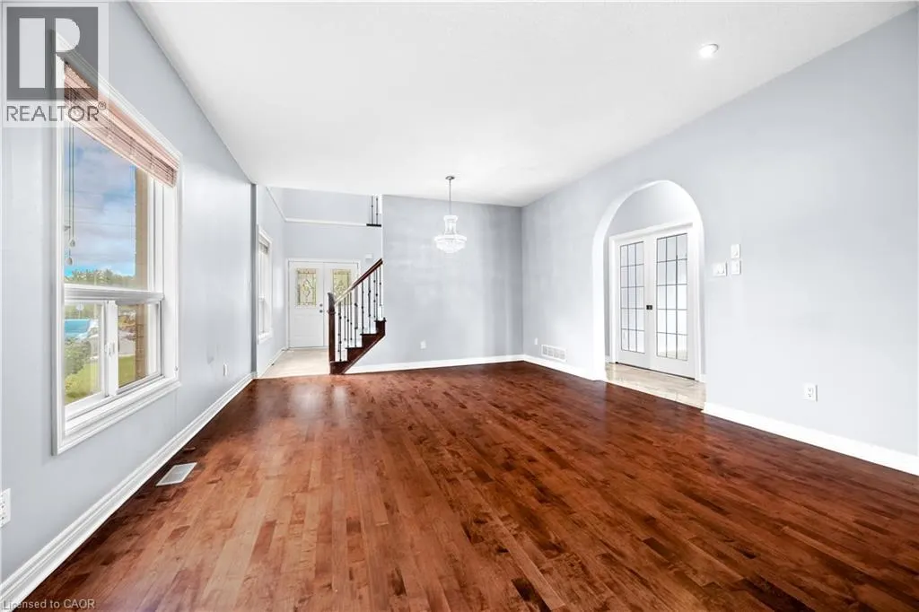 4 CLAIRFIELDS Drive W