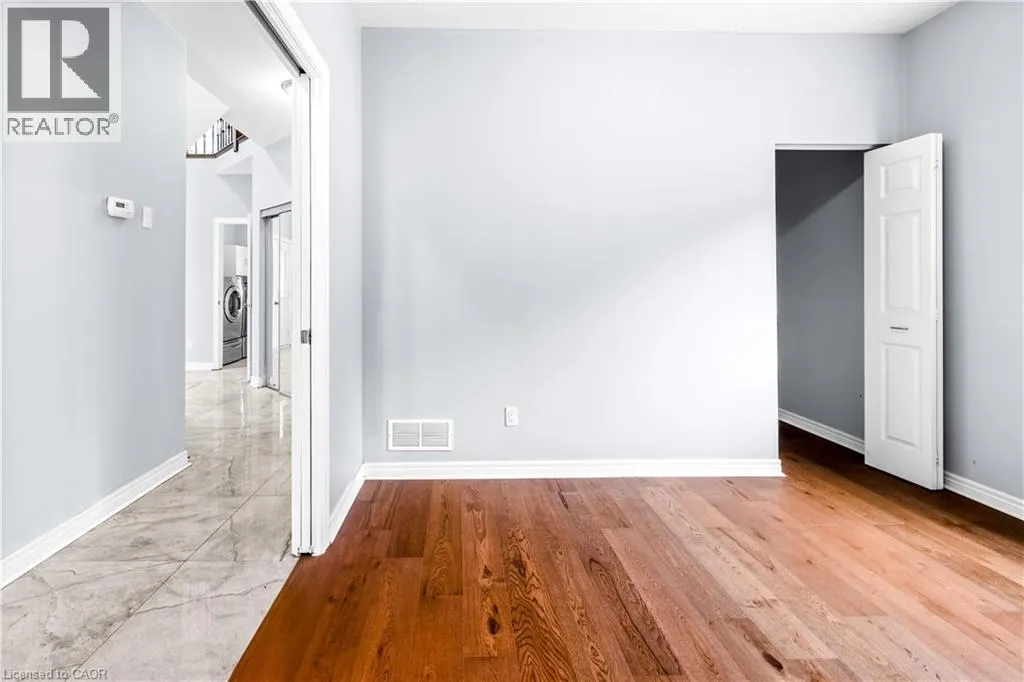 4 CLAIRFIELDS Drive W