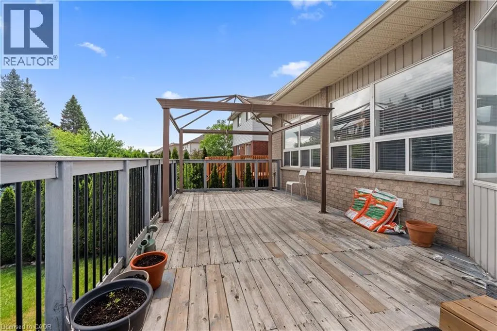 4 CLAIRFIELDS Drive W