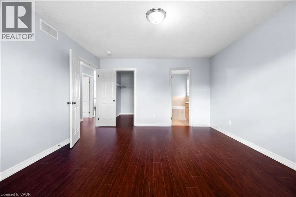 4 CLAIRFIELDS Drive W