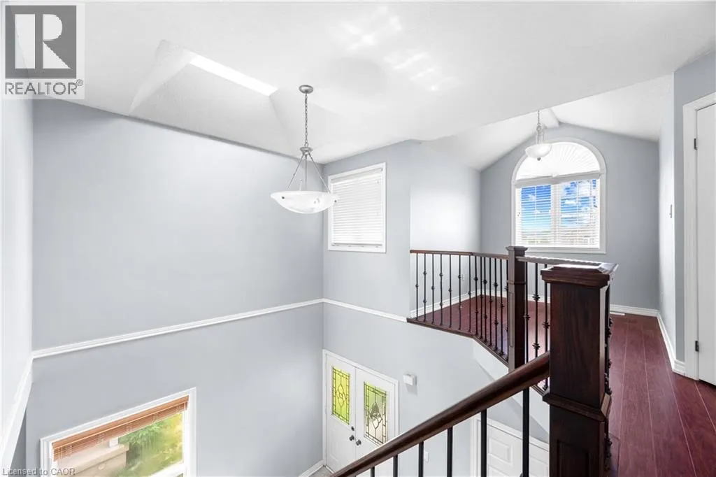 4 CLAIRFIELDS Drive W