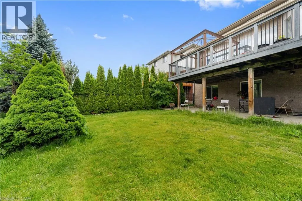 4 CLAIRFIELDS Drive W